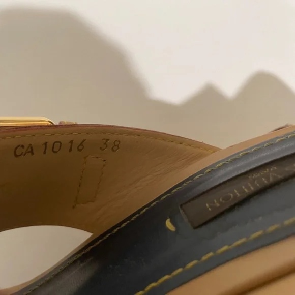 LV . Monogram Denim and Leather Espadrilles . 38 - Picture 5 of 15